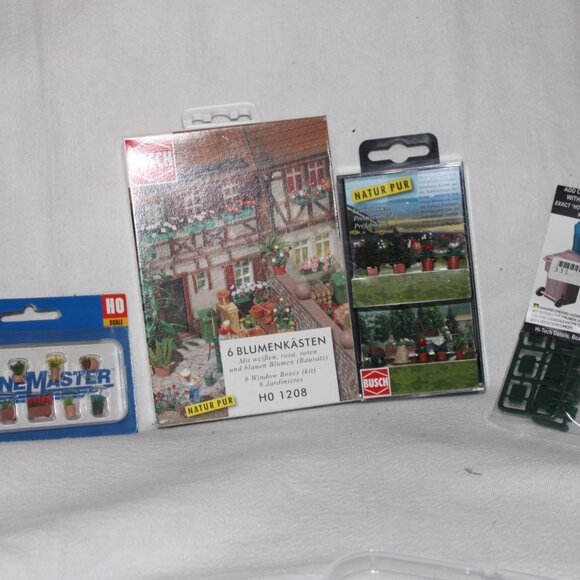 BUSCH Miniatures Lot - Outdoor Scene and Flowers "NEW" - Picture 6 of 8